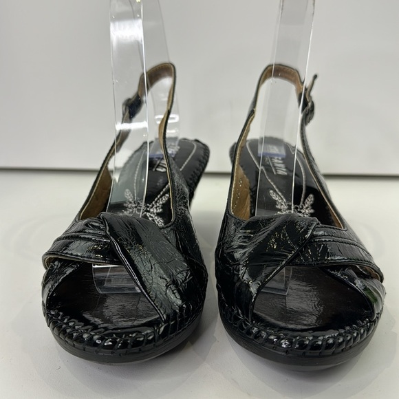 Elegant Black Wedge Sandals - Picture 2 of 11
